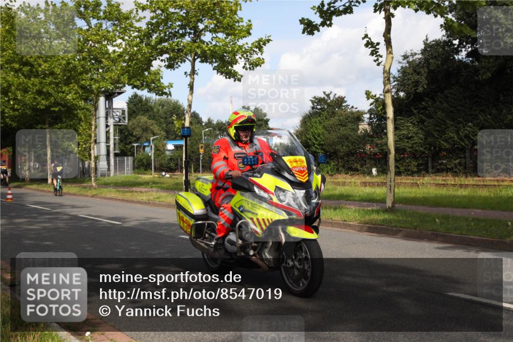 10.08.2025 - GEWOBA Citytriathlon Bremen Yannick Fuchs http://msf.ph/oto/8547019 10.08.2025 10:49:26 Radfahren 81, 151, 245, 387, 405, 407, 420, 430 meine-sportfotos.de