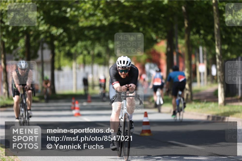 10.08.2025 - GEWOBA Citytriathlon Bremen Yannick Fuchs http://msf.ph/oto/8547021 10.08.2025 13:03:45 Radfahren 574, 676, 753, 812, 823, 908, 925, 965, 1007 meine-sportfotos.de