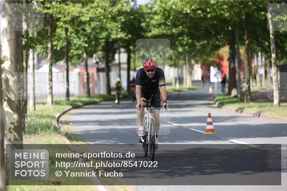 10.08.2025 - GEWOBA Citytriathlon Bremen Yannick Fuchs http://msf.ph/oto/8547022 10.08.2025 12:09:19 Radfahren 611, 633, 731, 779, 814, 837, 871, 880, 890, 896 meine-sportfotos.de