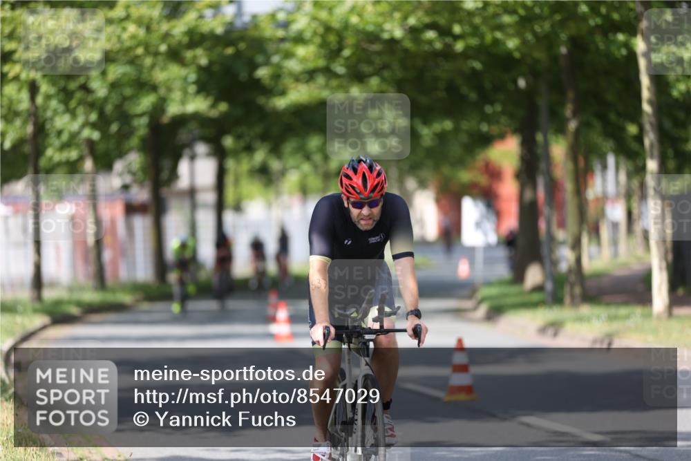 10.08.2025 - GEWOBA Citytriathlon Bremen Yannick Fuchs http://msf.ph/oto/8547029 10.08.2025 12:09:19 Radfahren 611, 633, 731, 779, 814, 837, 871, 880, 890, 896 meine-sportfotos.de