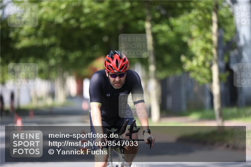 10.08.2025 - GEWOBA Citytriathlon Bremen Yannick Fuchs http://msf.ph/oto/8547033 10.08.2025 12:09:19 Radfahren 611, 633, 731, 779, 814, 837, 871, 880, 890, 896 meine-sportfotos.de