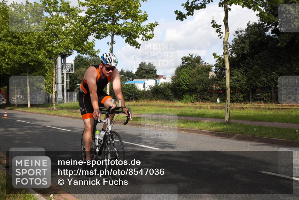 10.08.2025 - GEWOBA Citytriathlon Bremen Yannick Fuchs http://msf.ph/oto/8547036 10.08.2025 10:49:45 Radfahren 147, 353 meine-sportfotos.de