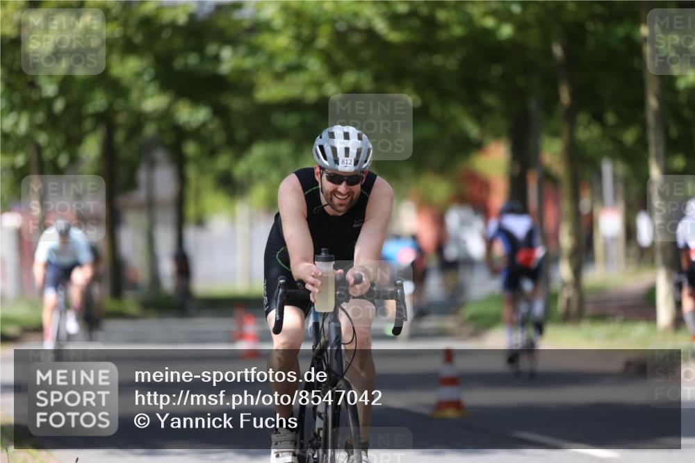 10.08.2025 - GEWOBA Citytriathlon Bremen Yannick Fuchs http://msf.ph/oto/8547042 10.08.2025 13:03:47 Radfahren 574, 676, 685, 753, 812, 823, 908, 925, 965, 1007 meine-sportfotos.de