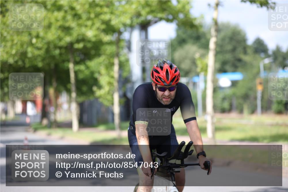 10.08.2025 - GEWOBA Citytriathlon Bremen Yannick Fuchs http://msf.ph/oto/8547043 10.08.2025 12:09:20 Radfahren 611, 633, 731, 779, 814, 837, 871, 880, 890, 896 meine-sportfotos.de
