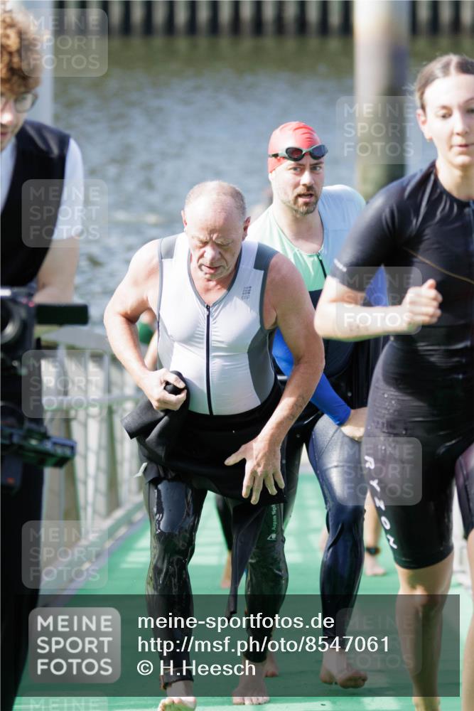10.08.2025 - GEWOBA Citytriathlon Bremen H.Heesch http://msf.ph/oto/8547061 10.08.2025 10:20:01 Schwimmen 352, 390, 405, 432, 451, 483 meine-sportfotos.de