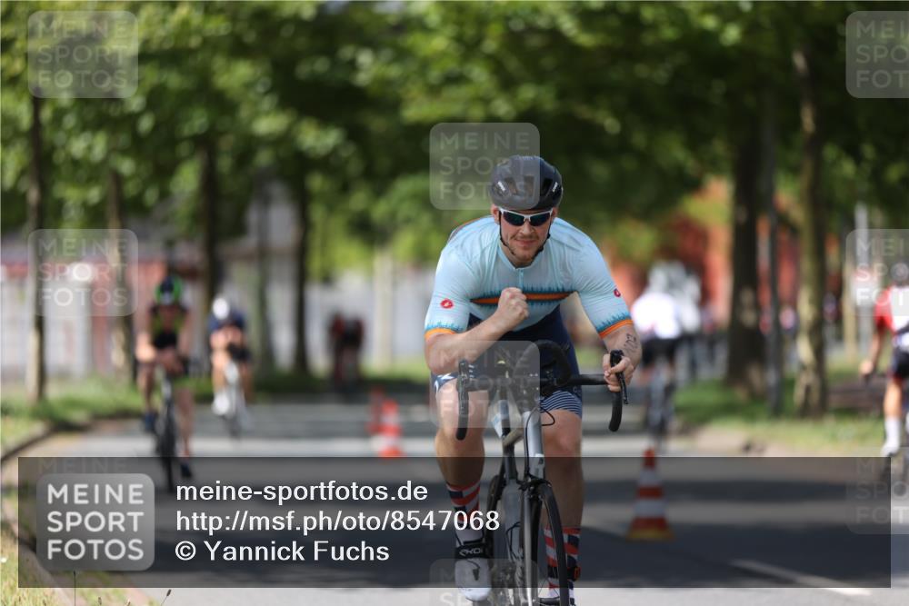 10.08.2025 - GEWOBA Citytriathlon Bremen Yannick Fuchs http://msf.ph/oto/8547068 10.08.2025 13:03:50 Radfahren 574, 676, 685, 753, 812, 823, 908, 965, 1007 meine-sportfotos.de