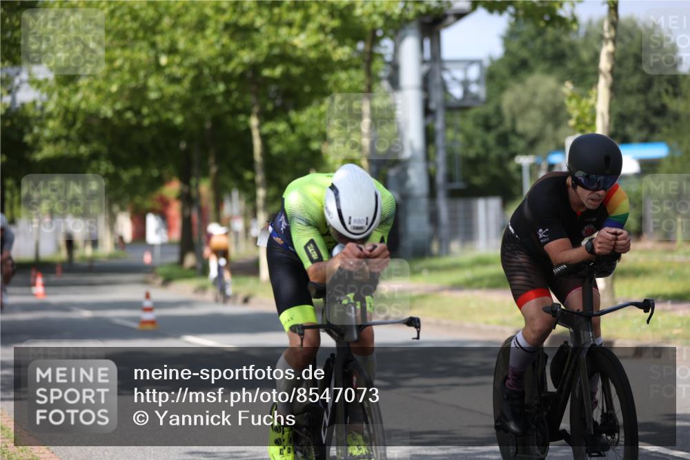 10.08.2025 - GEWOBA Citytriathlon Bremen Yannick Fuchs http://msf.ph/oto/8547073 10.08.2025 12:09:25 Radfahren 611, 633, 674, 779, 814, 837, 871, 880, 890, 896 meine-sportfotos.de