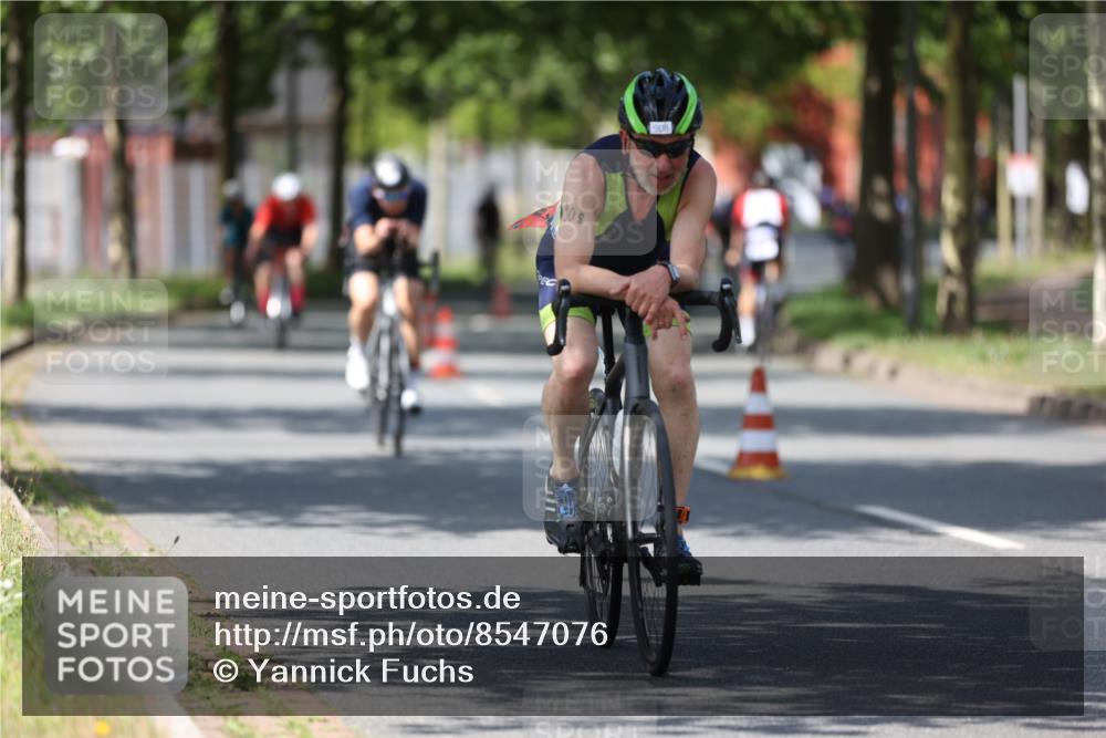 10.08.2025 - GEWOBA Citytriathlon Bremen Yannick Fuchs http://msf.ph/oto/8547076 10.08.2025 13:03:52 Radfahren 574, 576, 676, 685, 753, 812, 823, 908, 965, 1007 meine-sportfotos.de