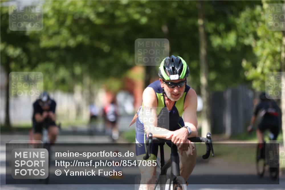10.08.2025 - GEWOBA Citytriathlon Bremen Yannick Fuchs http://msf.ph/oto/8547085 10.08.2025 13:03:52 Radfahren 574, 576, 676, 685, 753, 812, 823, 908, 965, 1007 meine-sportfotos.de