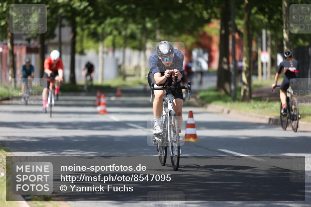 10.08.2025 - GEWOBA Citytriathlon Bremen Yannick Fuchs http://msf.ph/oto/8547095 10.08.2025 13:03:53 Radfahren 574, 576, 676, 685, 753, 812, 823, 908, 965, 1007 meine-sportfotos.de