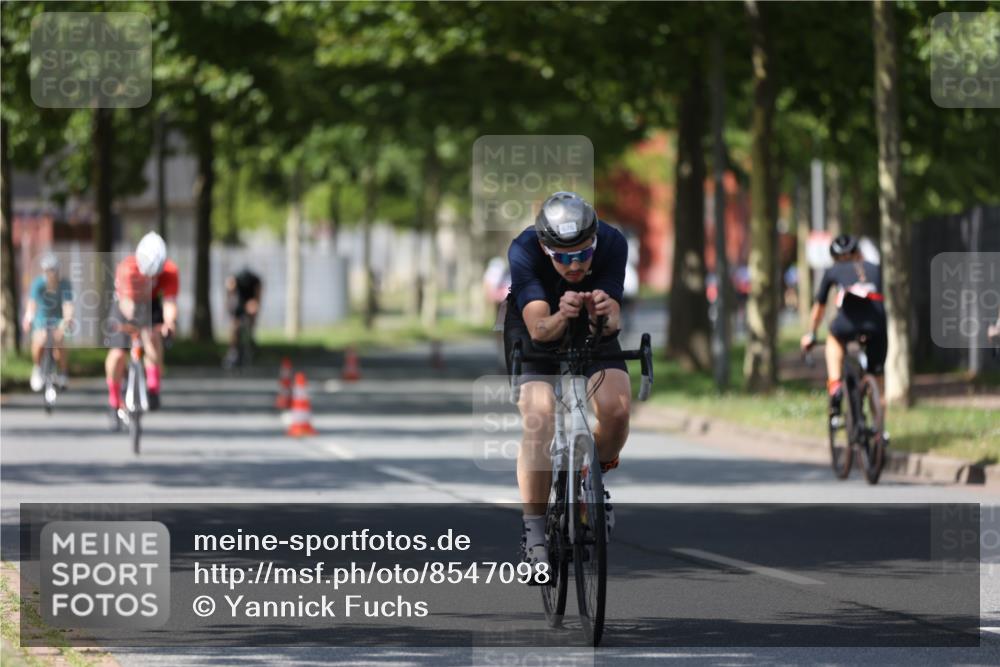 10.08.2025 - GEWOBA Citytriathlon Bremen Yannick Fuchs http://msf.ph/oto/8547098 10.08.2025 13:03:53 Radfahren 574, 576, 676, 685, 753, 812, 823, 908, 965, 1007 meine-sportfotos.de