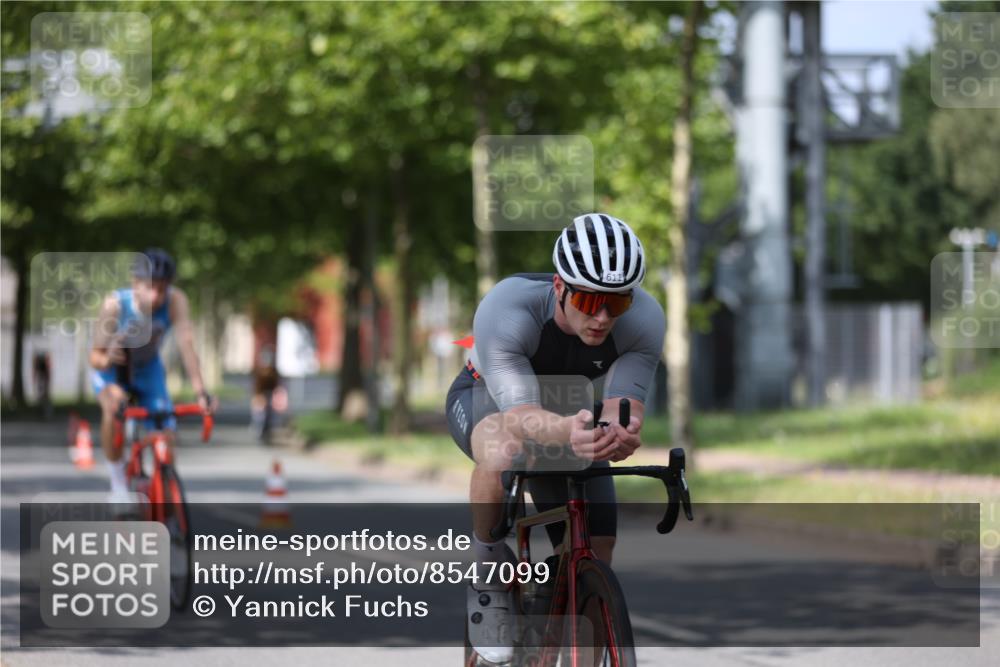 10.08.2025 - GEWOBA Citytriathlon Bremen Yannick Fuchs http://msf.ph/oto/8547099 10.08.2025 12:09:26 Radfahren 611, 633, 674, 779, 814, 837, 880, 890, 896 meine-sportfotos.de
