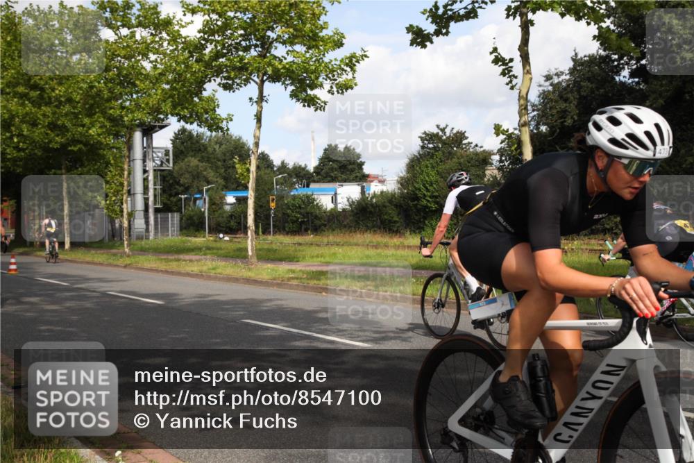 10.08.2025 - GEWOBA Citytriathlon Bremen Yannick Fuchs http://msf.ph/oto/8547100 10.08.2025 10:50:53 Radfahren 181, 370, 371, 377, 473, 508 meine-sportfotos.de