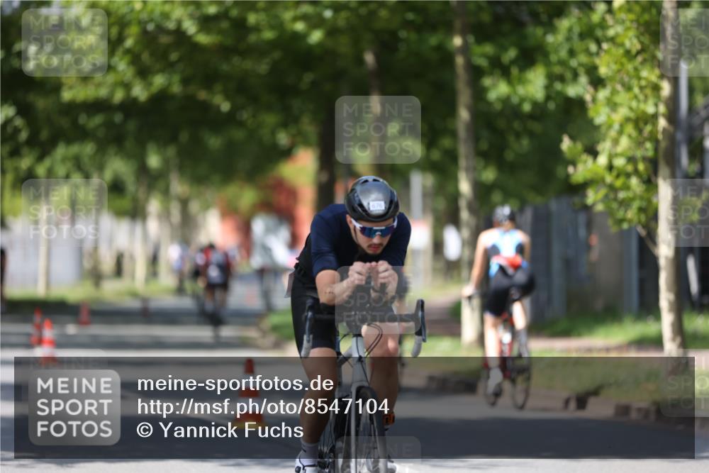 10.08.2025 - GEWOBA Citytriathlon Bremen Yannick Fuchs http://msf.ph/oto/8547104 10.08.2025 13:03:53 Radfahren 574, 576, 676, 685, 753, 812, 823, 908, 965, 1007 meine-sportfotos.de