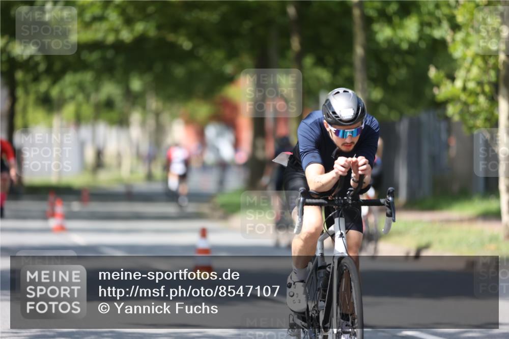 10.08.2025 - GEWOBA Citytriathlon Bremen Yannick Fuchs http://msf.ph/oto/8547107 10.08.2025 13:03:54 Radfahren 574, 576, 605, 676, 685, 753, 812, 823, 908, 965, 1007 meine-sportfotos.de