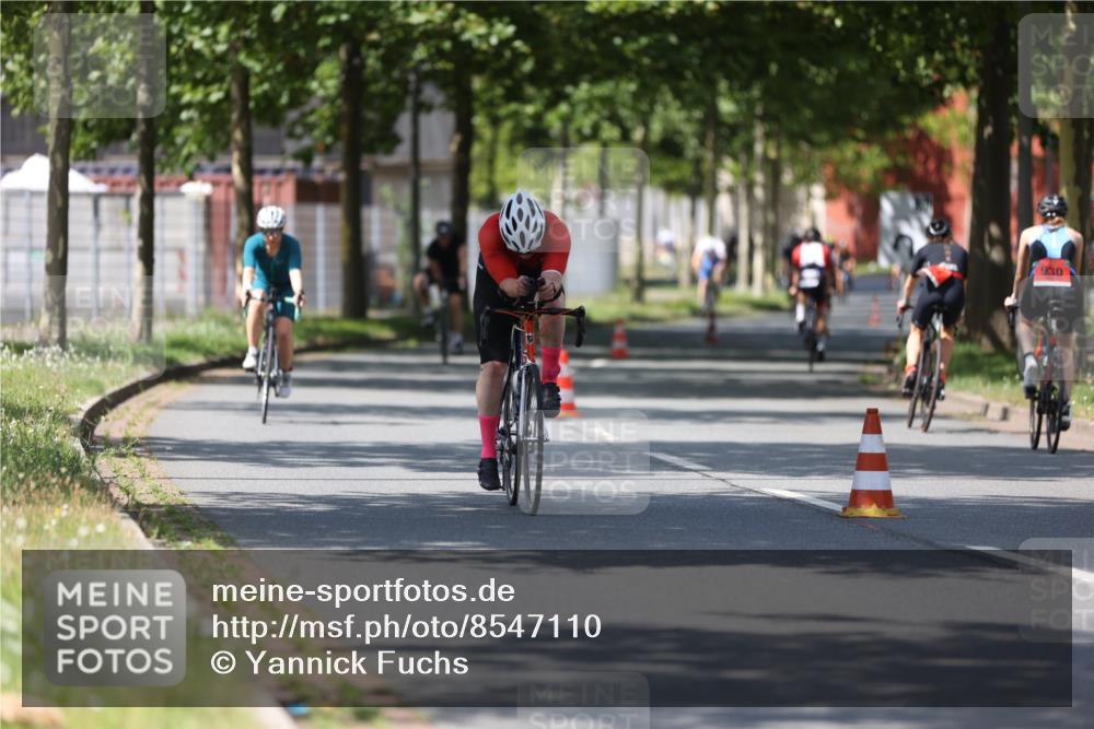 10.08.2025 - GEWOBA Citytriathlon Bremen Yannick Fuchs http://msf.ph/oto/8547110 10.08.2025 13:03:54 Radfahren 574, 576, 605, 676, 685, 753, 812, 823, 908, 965, 1007 meine-sportfotos.de