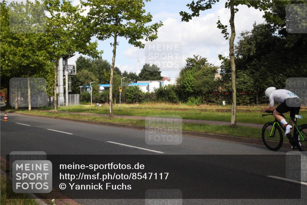10.08.2025 - GEWOBA Citytriathlon Bremen Yannick Fuchs http://msf.ph/oto/8547117 10.08.2025 10:51:07 Radfahren 181, 370, 371, 377, 421, 508 meine-sportfotos.de