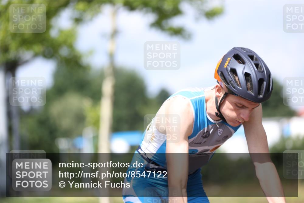 10.08.2025 - GEWOBA Citytriathlon Bremen Yannick Fuchs http://msf.ph/oto/8547122 10.08.2025 12:09:28 Radfahren 611, 633, 674, 814, 837, 880, 890, 896 meine-sportfotos.de