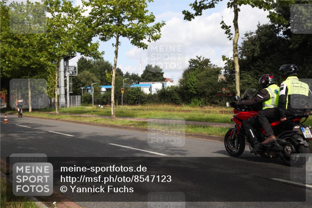 10.08.2025 - GEWOBA Citytriathlon Bremen Yannick Fuchs http://msf.ph/oto/8547123 10.08.2025 10:51:12 Radfahren 370, 371, 419, 421 meine-sportfotos.de