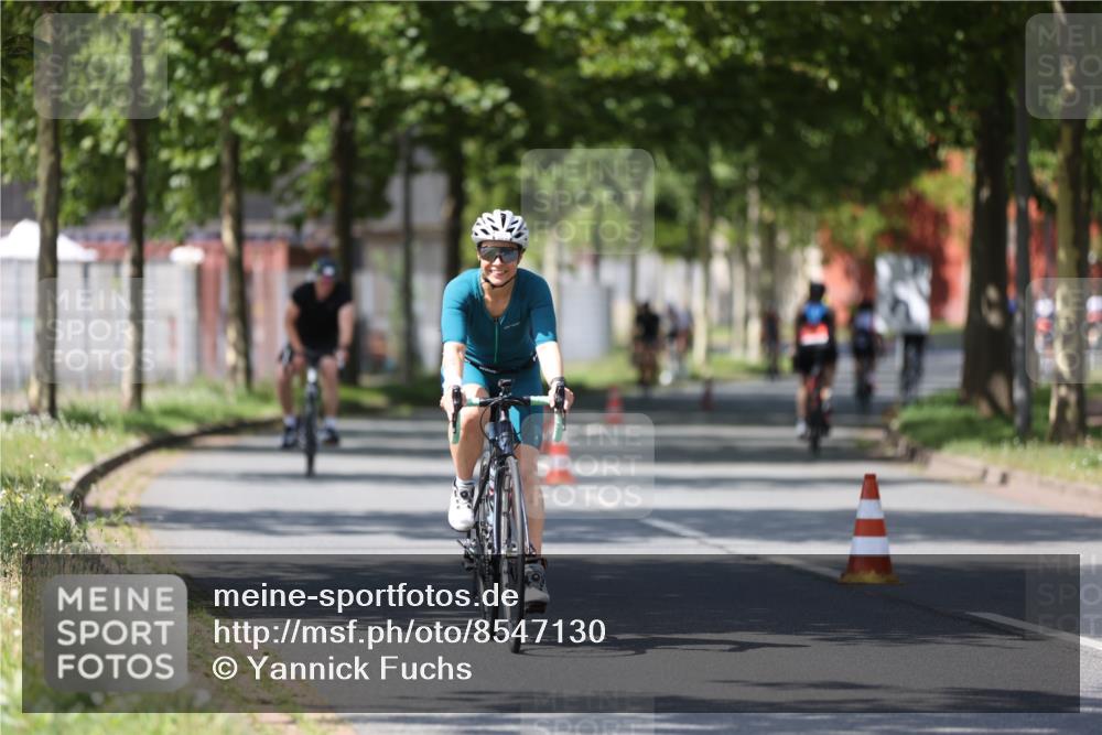 10.08.2025 - GEWOBA Citytriathlon Bremen Yannick Fuchs http://msf.ph/oto/8547130 10.08.2025 13:03:57 Radfahren 574, 576, 605, 625, 676, 685, 697, 753, 786, 812, 908, 963, 965, 1007 meine-sportfotos.de