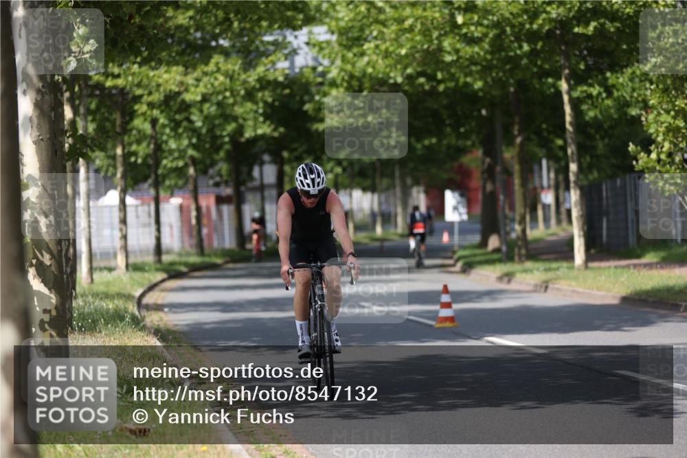 10.08.2025 - GEWOBA Citytriathlon Bremen Yannick Fuchs http://msf.ph/oto/8547132 10.08.2025 12:09:34 Radfahren 611, 633, 674, 703, 814, 880 meine-sportfotos.de