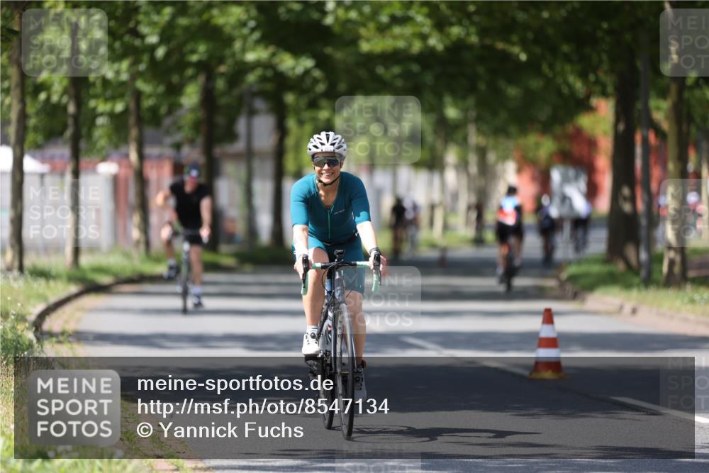 10.08.2025 - GEWOBA Citytriathlon Bremen Yannick Fuchs http://msf.ph/oto/8547134 10.08.2025 13:03:57 Radfahren 574, 576, 605, 625, 676, 685, 697, 753, 786, 812, 908, 963, 965, 1007 meine-sportfotos.de