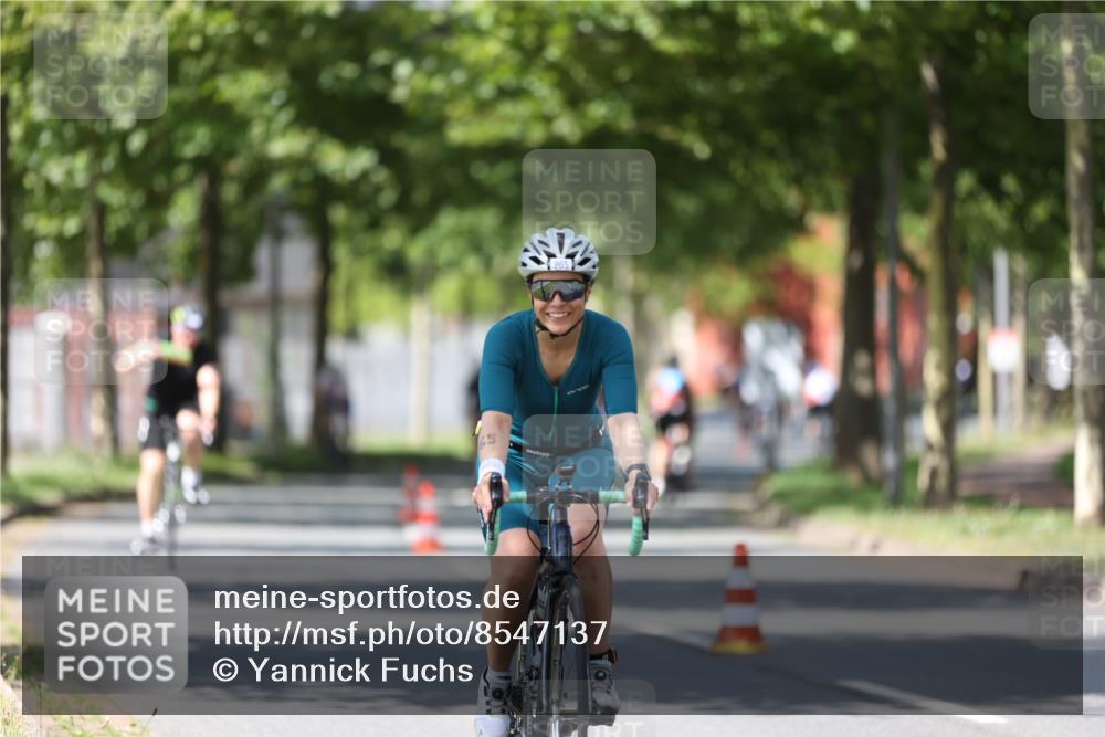 10.08.2025 - GEWOBA Citytriathlon Bremen Yannick Fuchs http://msf.ph/oto/8547137 10.08.2025 13:03:57 Radfahren 574, 576, 605, 625, 676, 685, 697, 753, 786, 812, 908, 963, 965, 1007 meine-sportfotos.de