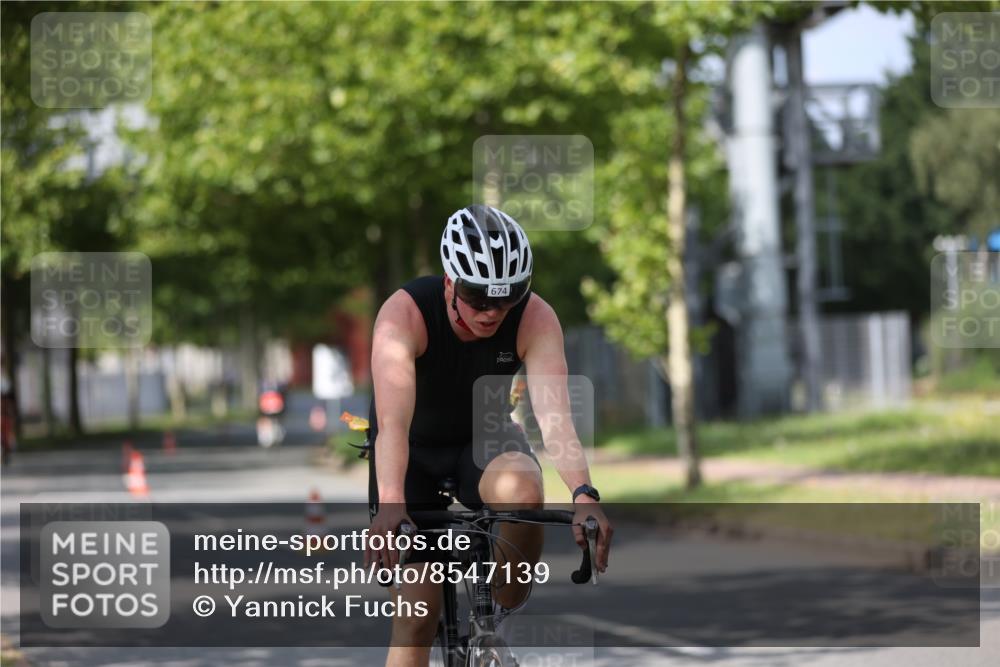 10.08.2025 - GEWOBA Citytriathlon Bremen Yannick Fuchs http://msf.ph/oto/8547139 10.08.2025 12:09:35 Radfahren 611, 633, 674, 697, 703, 814, 880 meine-sportfotos.de