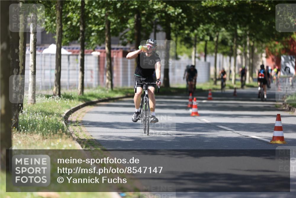 10.08.2025 - GEWOBA Citytriathlon Bremen Yannick Fuchs http://msf.ph/oto/8547147 10.08.2025 13:03:58 Radfahren 574, 576, 605, 625, 676, 685, 697, 753, 786, 812, 908, 963, 965, 1007 meine-sportfotos.de