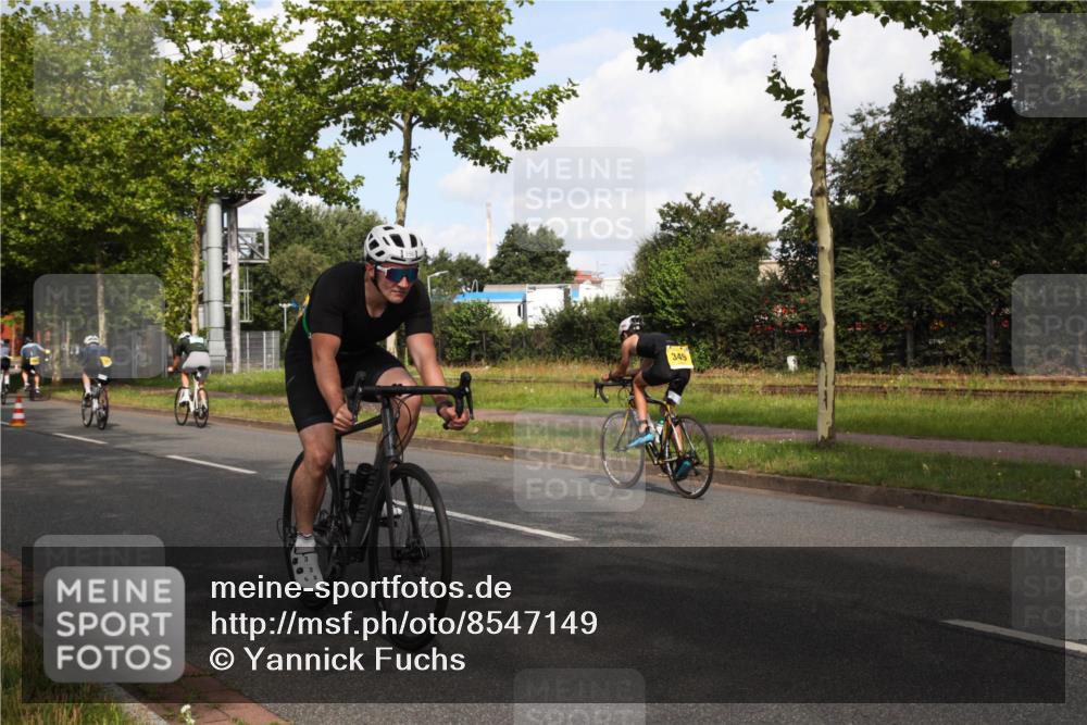 10.08.2025 - GEWOBA Citytriathlon Bremen Yannick Fuchs http://msf.ph/oto/8547149 10.08.2025 10:51:26 Radfahren 239, 396, 419 meine-sportfotos.de