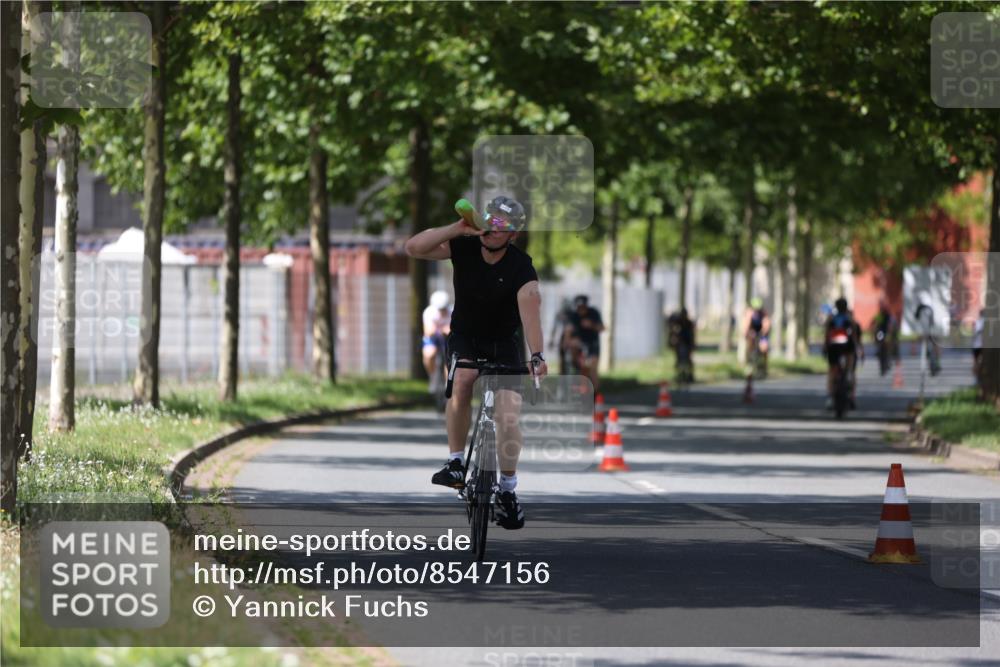 10.08.2025 - GEWOBA Citytriathlon Bremen Yannick Fuchs http://msf.ph/oto/8547156 10.08.2025 13:03:59 Radfahren 574, 576, 605, 625, 676, 685, 697, 753, 786, 908, 946, 963, 965, 1007 meine-sportfotos.de