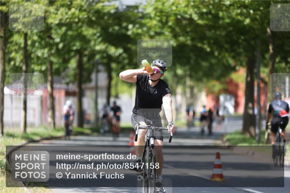 10.08.2025 - GEWOBA Citytriathlon Bremen Yannick Fuchs http://msf.ph/oto/8547158 10.08.2025 13:04:00 Radfahren 574, 576, 605, 625, 676, 685, 697, 753, 760, 786, 908, 946, 963, 965, 1007 meine-sportfotos.de