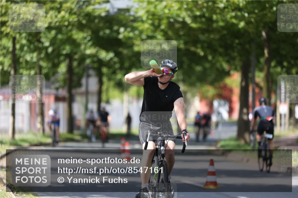 10.08.2025 - GEWOBA Citytriathlon Bremen Yannick Fuchs http://msf.ph/oto/8547161 10.08.2025 13:04:00 Radfahren 574, 576, 605, 625, 676, 685, 697, 753, 760, 786, 908, 946, 963, 965, 1007 meine-sportfotos.de