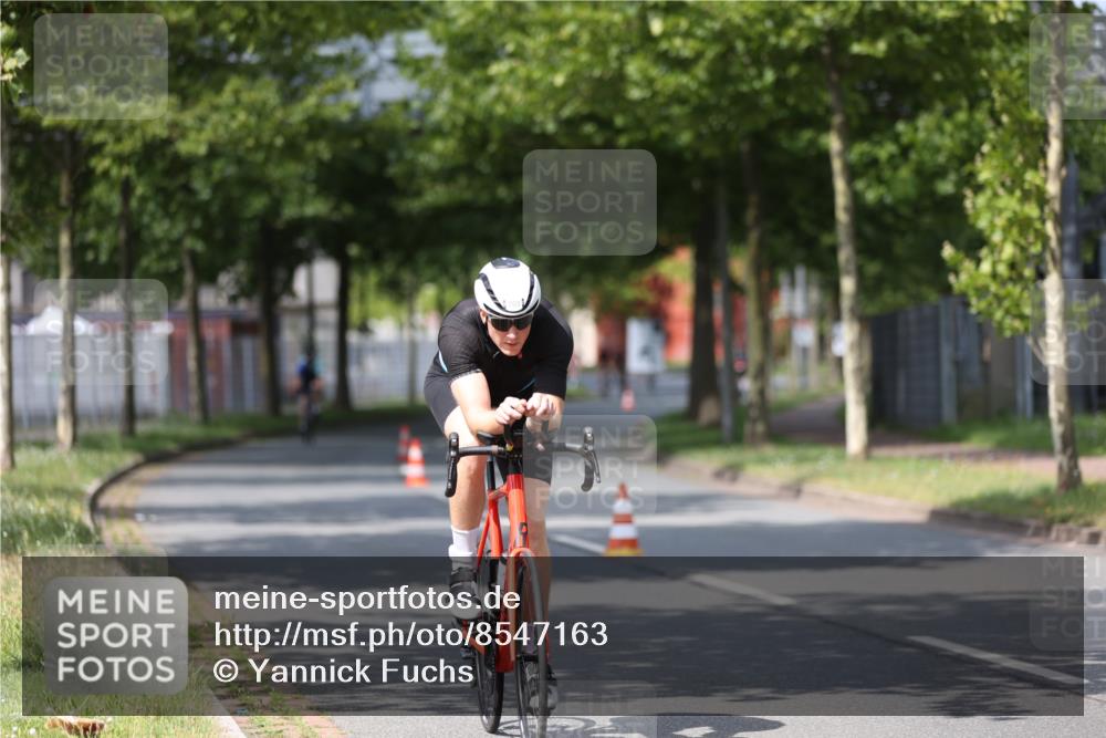 10.08.2025 - GEWOBA Citytriathlon Bremen Yannick Fuchs http://msf.ph/oto/8547163 10.08.2025 12:09:40 Radfahren 633, 674, 688, 697, 703, 814, 849 meine-sportfotos.de