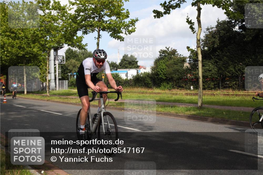 10.08.2025 - GEWOBA Citytriathlon Bremen Yannick Fuchs http://msf.ph/oto/8547167 10.08.2025 10:51:44 Radfahren 121, 241, 384, 483 meine-sportfotos.de