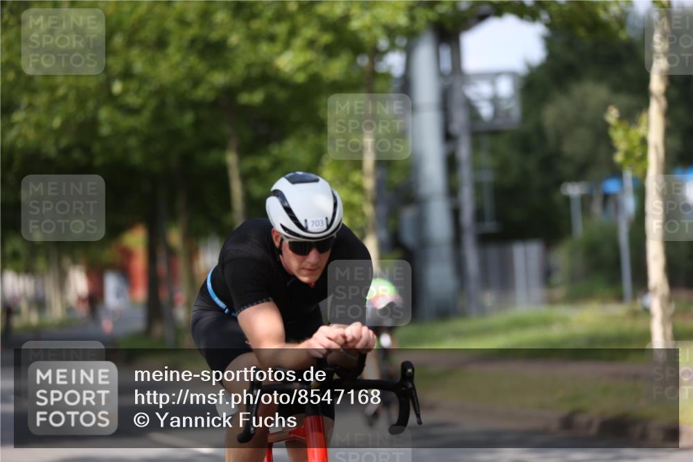 10.08.2025 - GEWOBA Citytriathlon Bremen Yannick Fuchs http://msf.ph/oto/8547168 10.08.2025 12:09:41 Radfahren 586, 674, 688, 697, 703, 849 meine-sportfotos.de