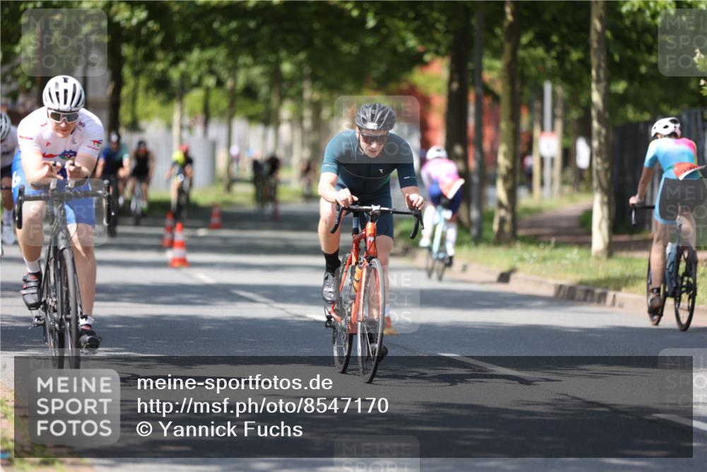 10.08.2025 - GEWOBA Citytriathlon Bremen Yannick Fuchs http://msf.ph/oto/8547170 10.08.2025 13:04:04 Radfahren 574, 576, 605, 625, 640, 676, 685, 697, 760, 769, 786, 908, 946, 963, 965, 1007, 1013, 1036 meine-sportfotos.de