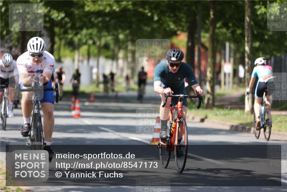 10.08.2025 - GEWOBA Citytriathlon Bremen Yannick Fuchs http://msf.ph/oto/8547173 10.08.2025 13:04:04 Radfahren 574, 576, 605, 625, 640, 676, 685, 697, 760, 769, 786, 908, 946, 963, 965, 1007, 1013, 1036 meine-sportfotos.de