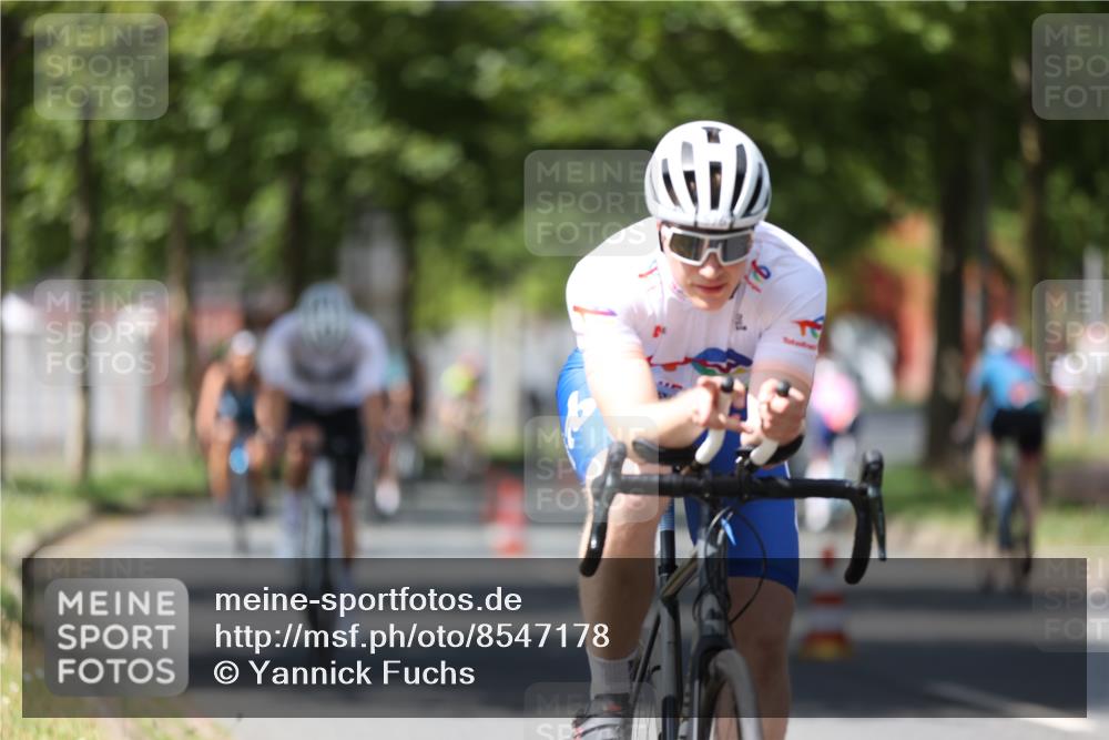 10.08.2025 - GEWOBA Citytriathlon Bremen Yannick Fuchs http://msf.ph/oto/8547178 10.08.2025 13:04:05 Radfahren 574, 576, 605, 625, 640, 676, 685, 697, 760, 769, 786, 946, 960, 963, 965, 1013, 1036 meine-sportfotos.de
