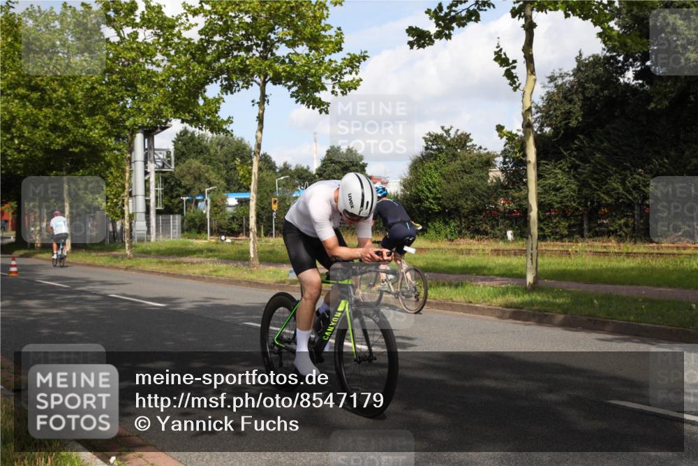 10.08.2025 - GEWOBA Citytriathlon Bremen Yannick Fuchs http://msf.ph/oto/8547179 10.08.2025 10:51:54 Radfahren 71, 121, 241, 384, 476 meine-sportfotos.de