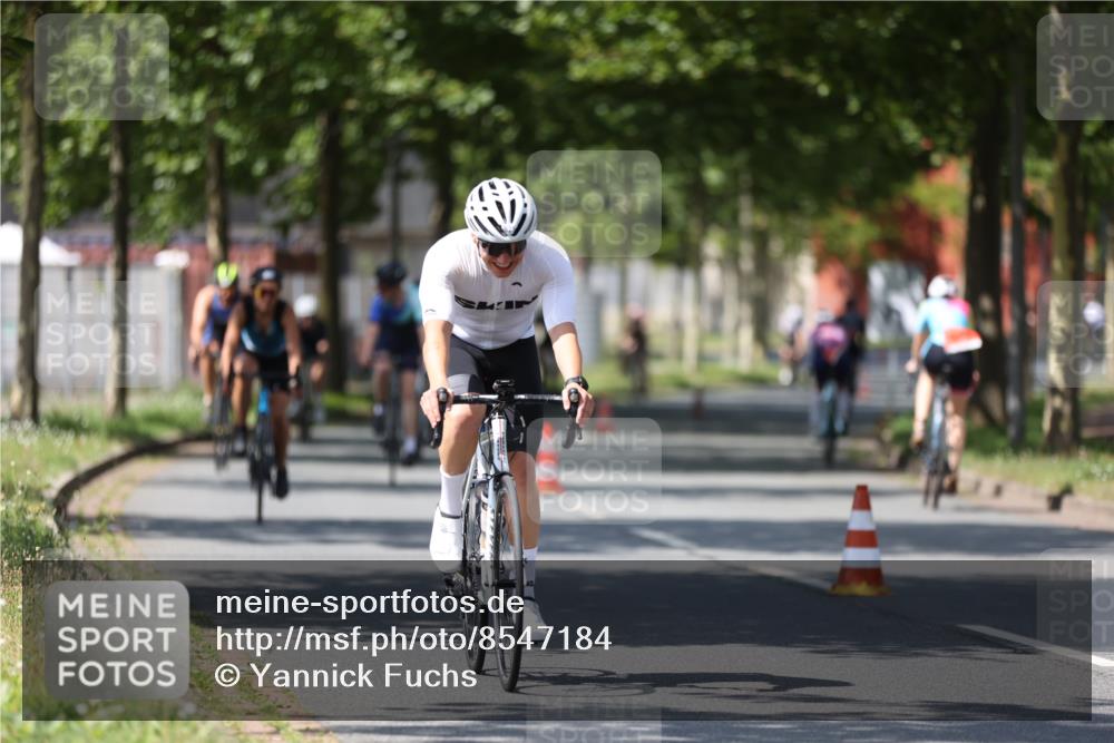 10.08.2025 - GEWOBA Citytriathlon Bremen Yannick Fuchs http://msf.ph/oto/8547184 10.08.2025 13:04:06 Radfahren 574, 576, 605, 625, 640, 676, 685, 697, 760, 769, 786, 946, 960, 963, 965, 1013, 1036 meine-sportfotos.de