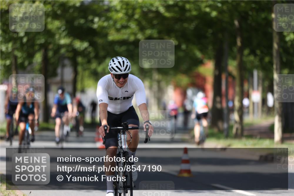 10.08.2025 - GEWOBA Citytriathlon Bremen Yannick Fuchs http://msf.ph/oto/8547190 10.08.2025 13:04:06 Radfahren 574, 576, 605, 625, 640, 676, 685, 697, 760, 769, 786, 946, 960, 963, 965, 1013, 1036 meine-sportfotos.de