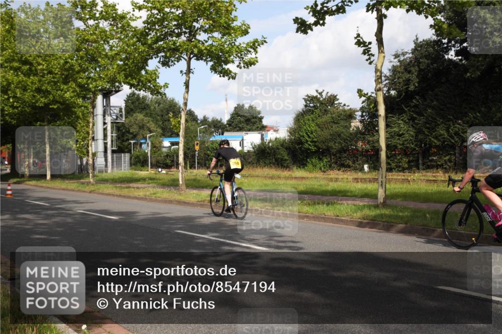 10.08.2025 - GEWOBA Citytriathlon Bremen Yannick Fuchs http://msf.ph/oto/8547194 10.08.2025 10:52:12 Radfahren 137, 349, 390, 392, 394, 479 meine-sportfotos.de