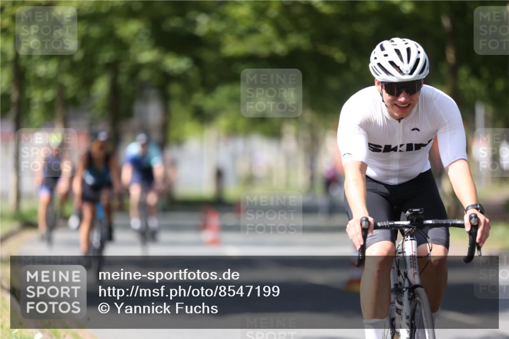 10.08.2025 - GEWOBA Citytriathlon Bremen Yannick Fuchs http://msf.ph/oto/8547199 10.08.2025 13:04:07 Radfahren 574, 576, 605, 625, 640, 685, 697, 760, 769, 786, 946, 960, 963, 965, 1013, 1036 meine-sportfotos.de