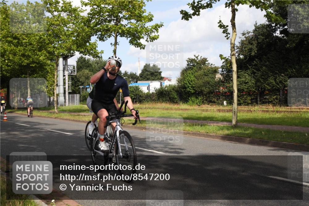 10.08.2025 - GEWOBA Citytriathlon Bremen Yannick Fuchs http://msf.ph/oto/8547200 10.08.2025 10:52:15 Radfahren 137, 349, 355, 390, 392, 394, 479 meine-sportfotos.de