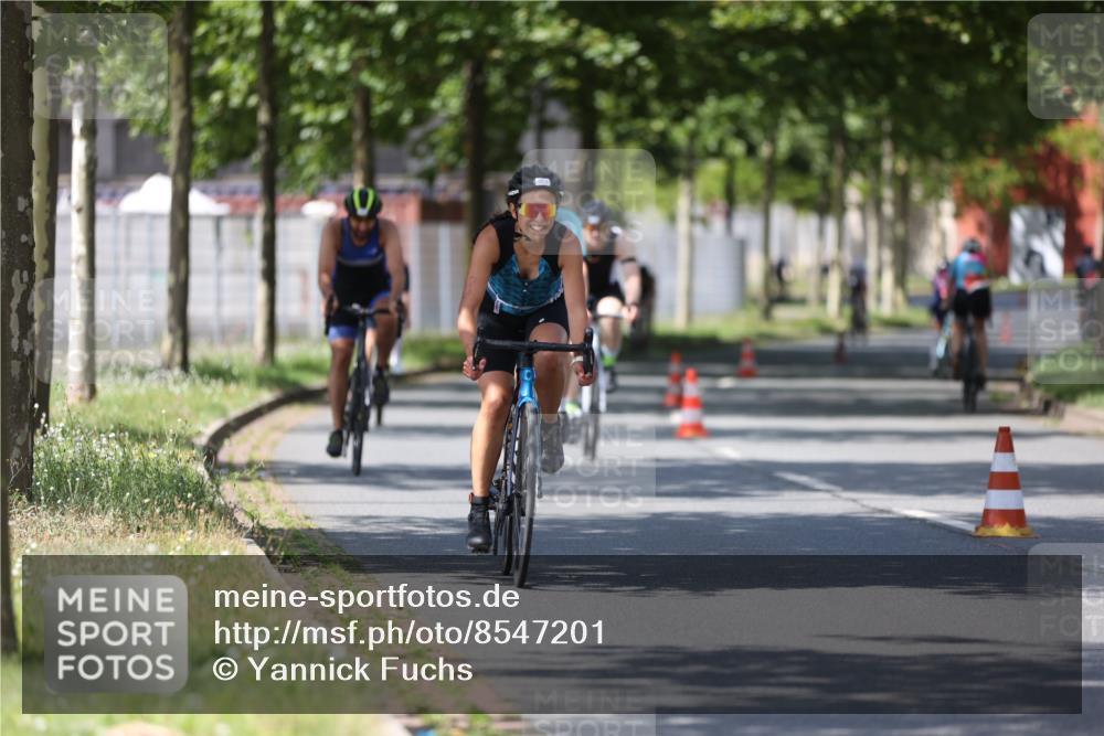 10.08.2025 - GEWOBA Citytriathlon Bremen Yannick Fuchs http://msf.ph/oto/8547201 10.08.2025 13:04:07 Radfahren 574, 576, 605, 625, 640, 685, 697, 760, 769, 786, 946, 960, 963, 965, 1013, 1036 meine-sportfotos.de