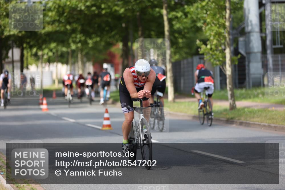 10.08.2025 - GEWOBA Citytriathlon Bremen Yannick Fuchs http://msf.ph/oto/8547202 10.08.2025 12:09:49 Radfahren 586, 607, 628, 688, 697, 703, 732, 830, 849 meine-sportfotos.de