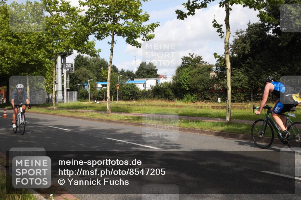 10.08.2025 - GEWOBA Citytriathlon Bremen Yannick Fuchs http://msf.ph/oto/8547205 10.08.2025 10:52:16 Radfahren 137, 349, 355, 390, 392, 394, 479 meine-sportfotos.de