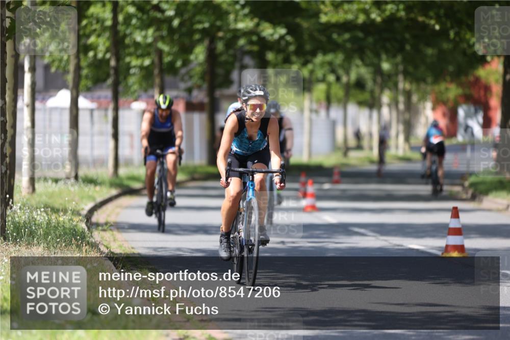 10.08.2025 - GEWOBA Citytriathlon Bremen Yannick Fuchs http://msf.ph/oto/8547206 10.08.2025 13:04:07 Radfahren 574, 576, 605, 625, 640, 685, 697, 760, 769, 786, 946, 960, 963, 965, 1013, 1036 meine-sportfotos.de