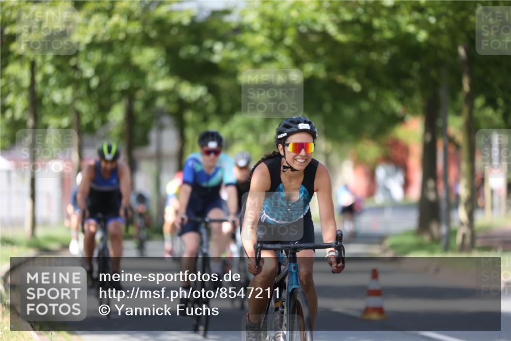 10.08.2025 - GEWOBA Citytriathlon Bremen Yannick Fuchs http://msf.ph/oto/8547211 10.08.2025 13:04:08 Radfahren 574, 576, 605, 625, 640, 685, 697, 760, 769, 786, 946, 960, 963, 965, 1013, 1036 meine-sportfotos.de